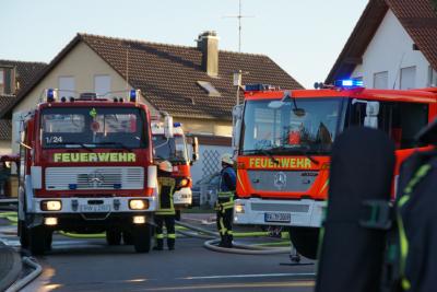 Deisslingen: Dachstuhl eines Mehrfamilienhauses in Vollbrand 